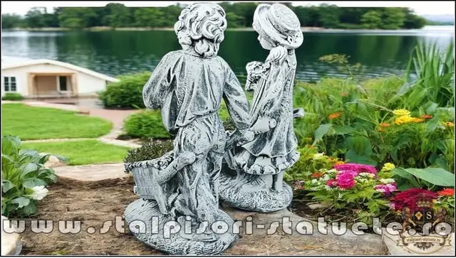 Set statuete gradinari, gri patinat, model J6, J7.