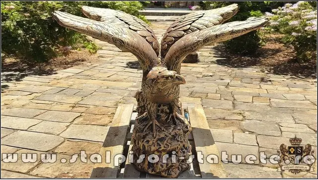 Statueta vultur pe stanca, aramiu, model S35.