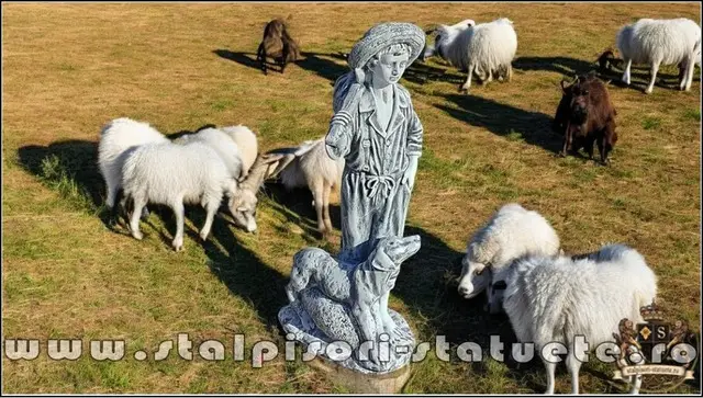 Statueta ciobanas cu catel, din beton, model S73.