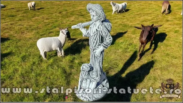 Statueta ciobanas cu catel, din beton, model S73.