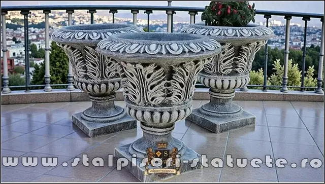 Vaza ornament stejar, gri patinat, model V3.