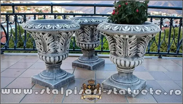 Vaza ornament stejar, gri patinat, model V3.