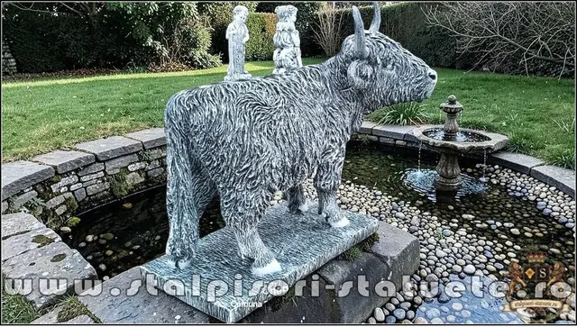 Statueta vacuta Highland, gri patinat, model S106