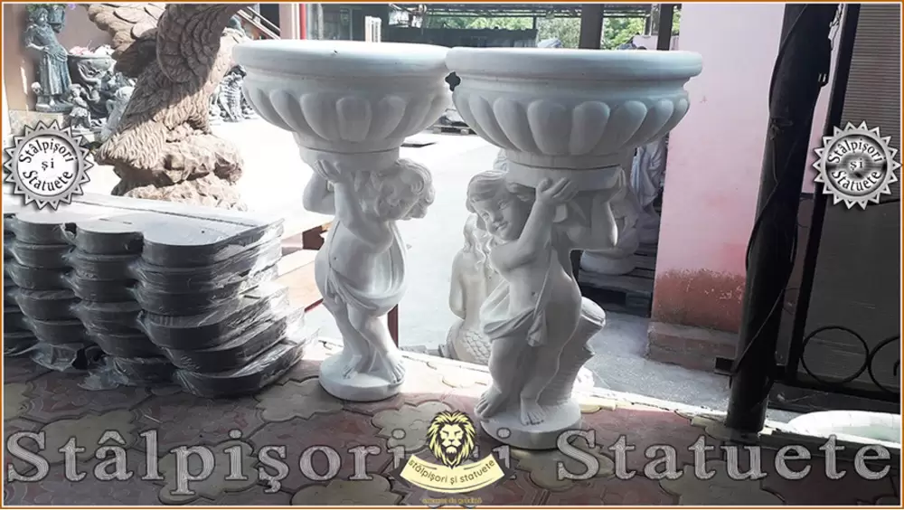 Set statuete copii cu vaze, alb marmorat, model J9. - 1