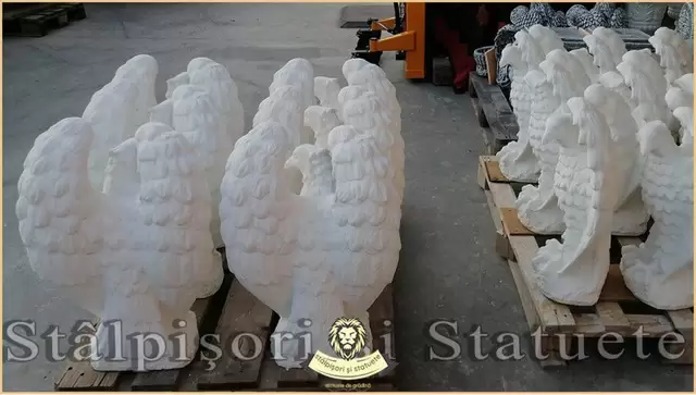 Statueta vultur, acvila, soim, uliu, alb marmorat, model S13.