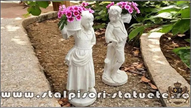 Set statuete copii cu cosulete, alb, model J3,J4.
