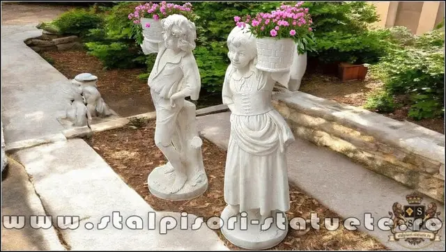 Set statuete copii cu cosulete, alb, model J3,J4.