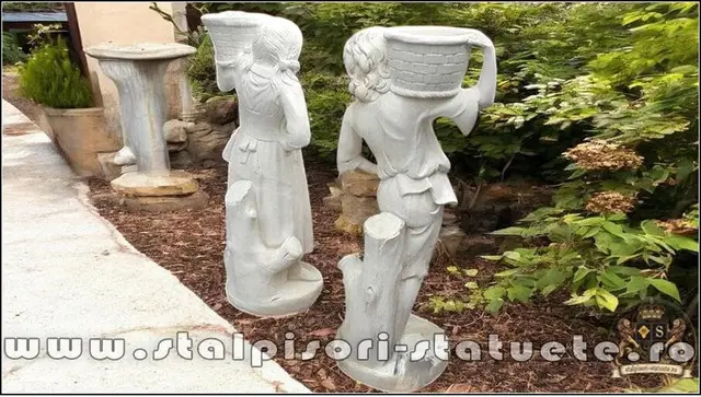 Set statuete copii cu cosulete, alb, model J3,J4.