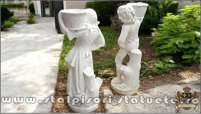 Set statuete copii cu cosulete, alb, model J3,J4.