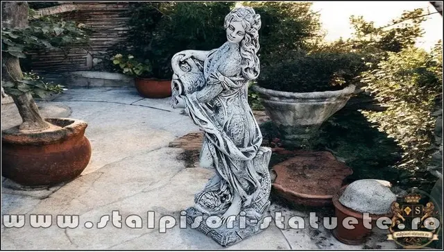 Statueta domnita cu ulcea, gri patinat, model S16.