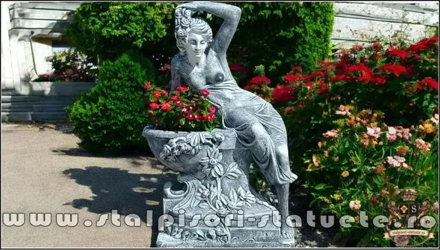 Statueta jardiniera flori, gri patinat, model J12.