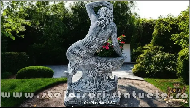 Statueta jardiniera flori, gri patinat, model J12.