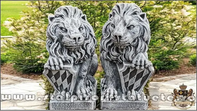 Statuete set lei mici, gri patinat, model S10.