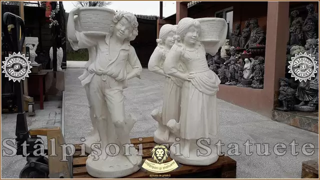 Set statuete copii cu cosulete, alb marmorat, model J3,J4.