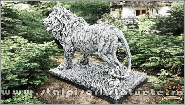 Statueta leu mare in picioare, gri, model S33.