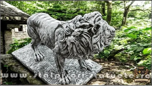 Statueta leu mare in picioare, gri, model S33.