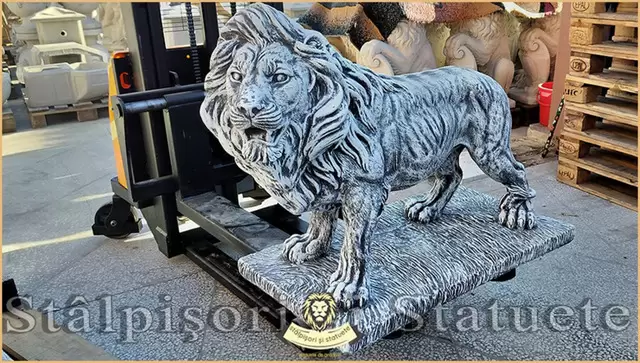 Statueta leu mare in picioare, gri, model S33.