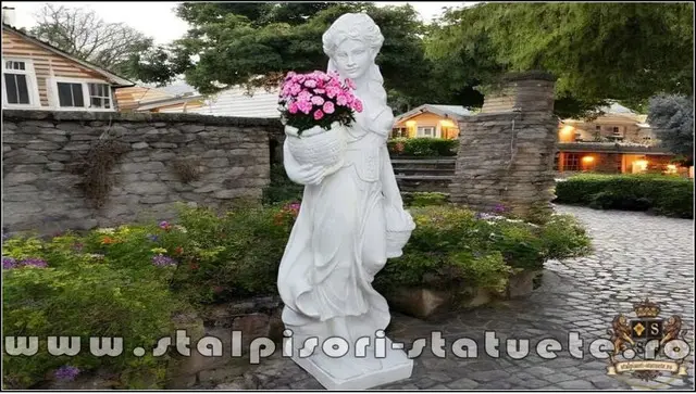 Statueta fata cu cosulete, alb, model S23.