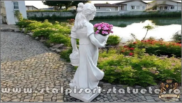 Statueta fata cu cosulete, alb, model S23.