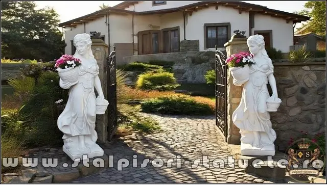 Statueta fata cu cosulete, alb, model S23.