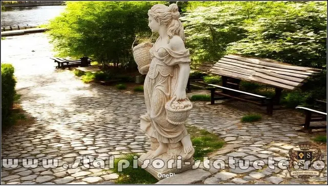 Statueta fata cu cosulete, maro, model S23.