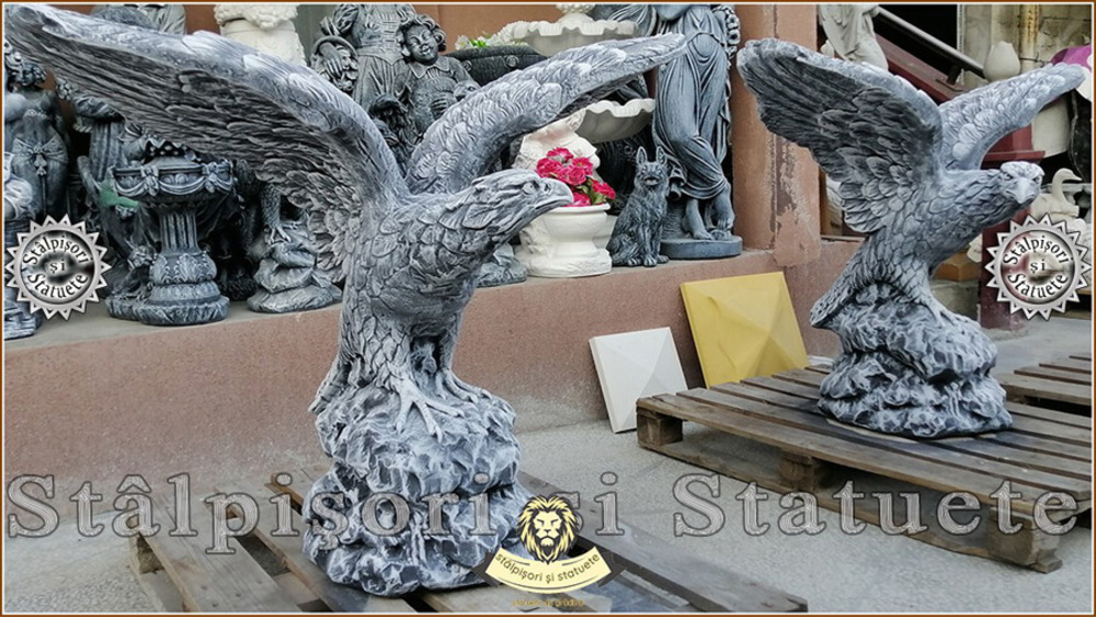 Set statuete vulturi pe stanca, din beton, model S35. - 1