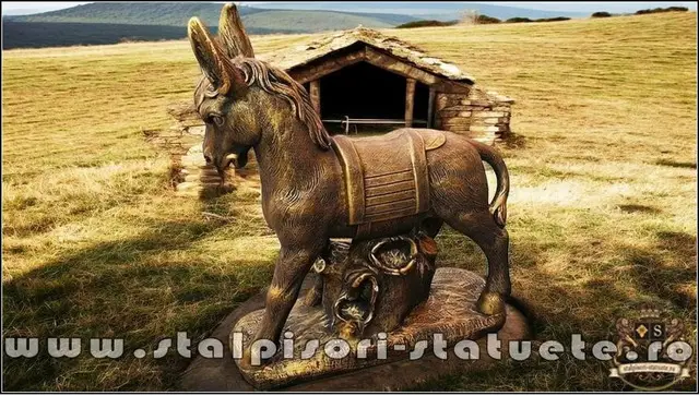 Statueta magarus pe stativ, aramiu, model S29.