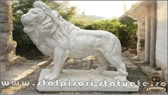 Statueta leu mare in picioare, alb, model S33.
