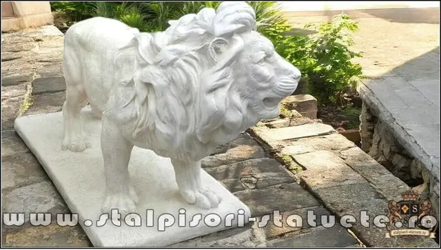 Statueta leu mare in picioare, alb, model S33.