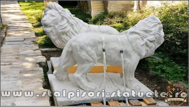 Statueta leu mare in picioare, alb, model S33.