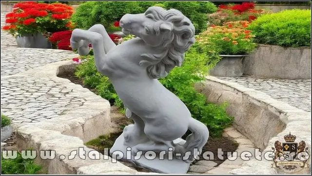 Statueta calut mare, alb marmorat, model S37.