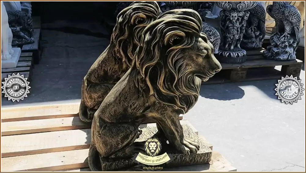 Statueta leu in sezut, auriu patinat, model S46. - 2