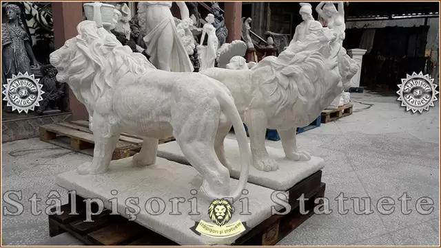 Statueta leu mare in picioare, alb marmorat, model S33.