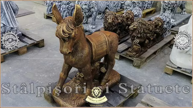 Statueta magarus pe stativ, aramiu patinat, model S29.