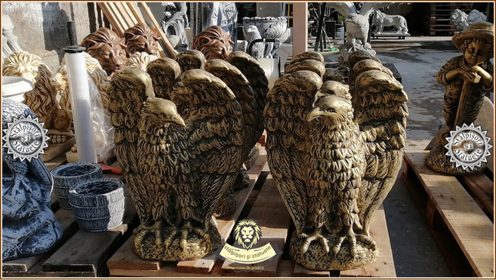 Statueta vultur, acvila, soim, uliu, auriu patinat, model S13. - 2