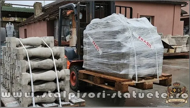 Stalpisori, balustri, popici, mosoare, din beton, model B8.