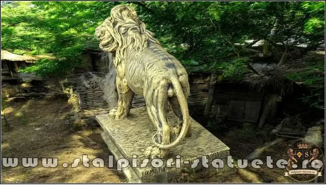 Statueta leu mare in picioare, auriu, model S33.