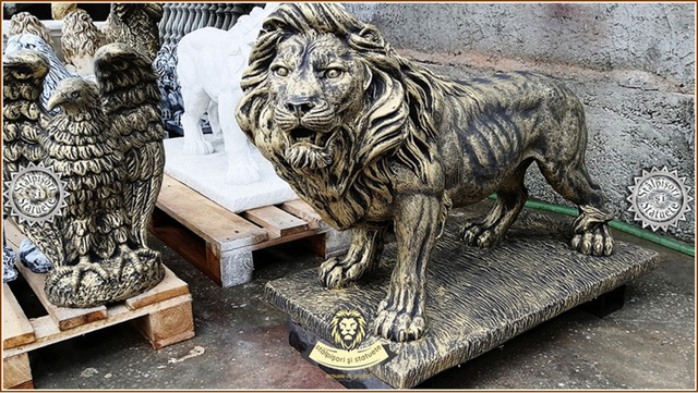 Statueta leu mare in picioare, auriu antichizat, model S33. - Imagine 1