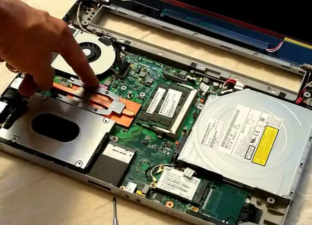 Reparatie Laptop Bucuresti Curatare De Praf - 8