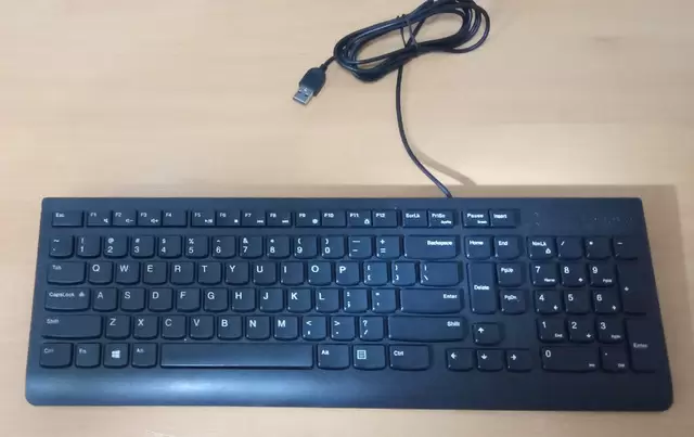 Vand Tastatura Lenovo , Slim,cu fir si mufa USB