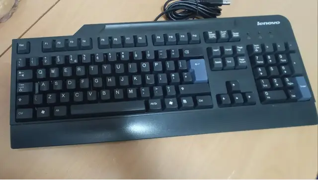 Vand Tastaturi pentru PC.