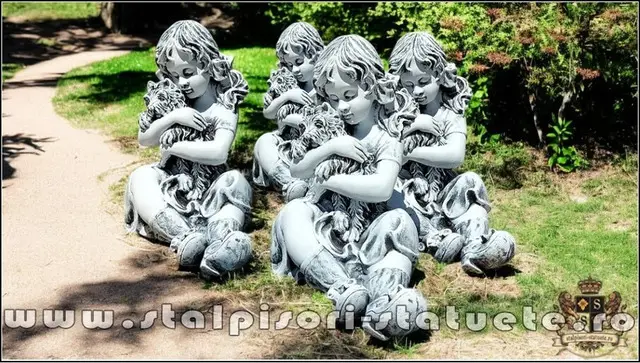 Statueta fetita cu catelus, gri, model S88.