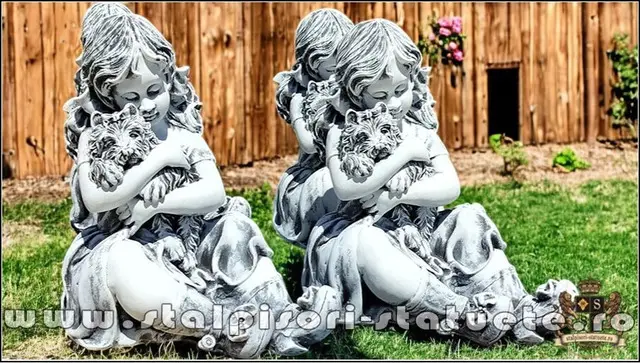 Statueta fetita cu catelus, gri, model S88.