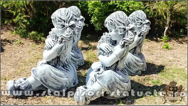 Statueta fetita cu catelus, gri, model S88.