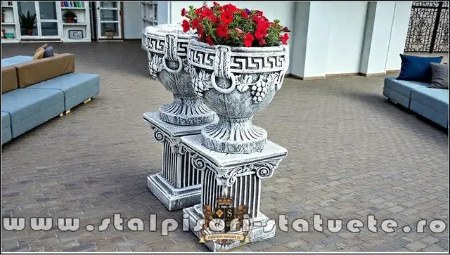 Set socluri cu vaze, gri patinat, model S64-V8.