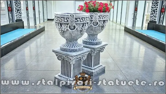 Set socluri cu vaze, gri patinat, model S64-V8.