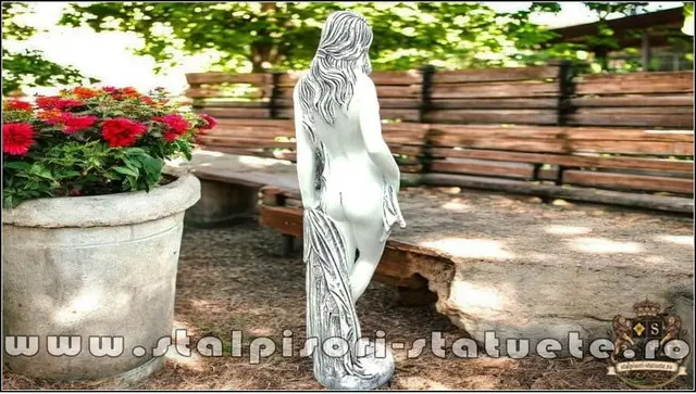 Statueta domnita ornament, gri, model S30.