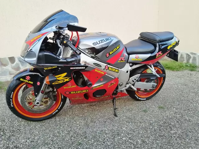 Suzuki gsxr 600 srad ! variante moto  /  auto