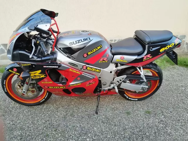 Suzuki gsxr 600 srad ! variante moto  /  auto