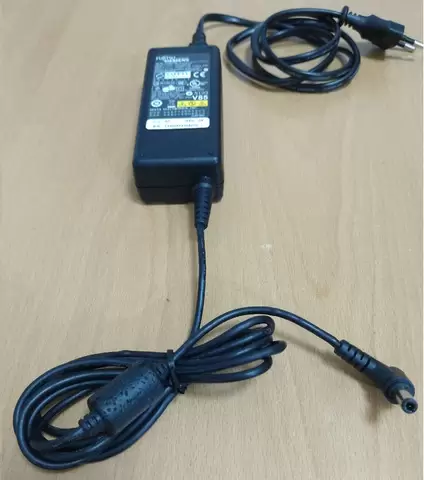 Vand Alimentator FUJITSU pentru Laptop 20V 3,25A.